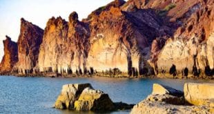 تنگه هرمز کجاست؟ آشنایی با شاهرگ حیاتی و دیدنی‌های آن