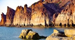 تنگه هرمز کجاست؟ آشنایی با شاهرگ حیاتی و دیدنی‌های آن