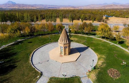 آرامگاه حیقوق نبی؛ بنای باشکوه عهد سلجوقی در تویسرکان