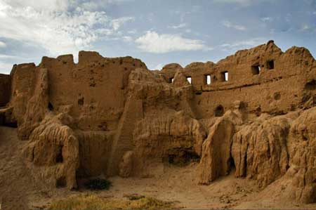 شهر تاریخی بلقیس اسفراین؛ دومین بنای خشتی بزرگ ایران