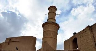 منارجنبان خرانق؛ شگفتی معماری خشتی در قلب کویر ایران