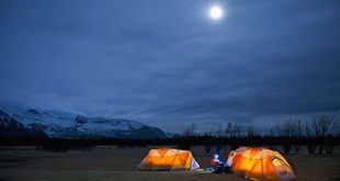 لوازم ضروری کمپینگ یک شبه؛ راهنمای کامل طبیعت‌گردی